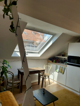 Eetplek met eigen magnetron en koelkast